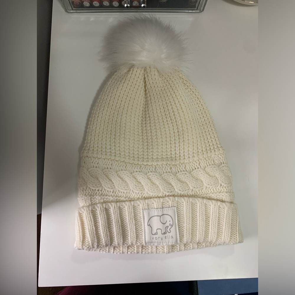 𝅺Ivory Ella Pom Pom hat
